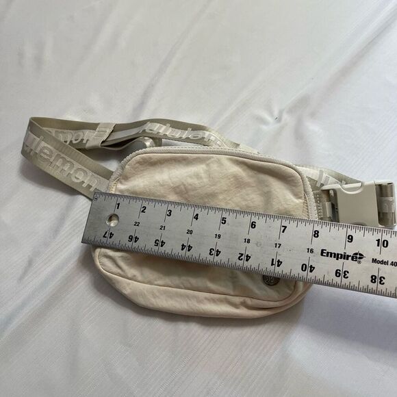 Lululemon Fanny Pack Belt Bag Bum Bag - Picture 4 of 6